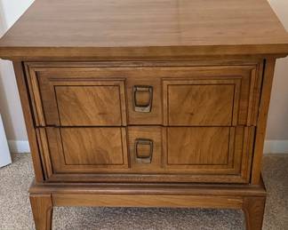 Thomasville Furniture Commentary Collection 2-Drawer Nightstand