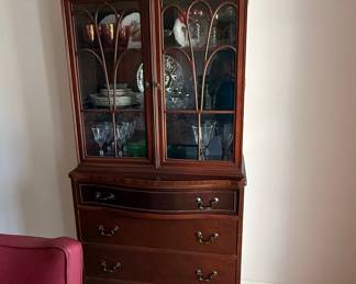 Bernhardt Georgian Design Vintage Mahogany China or Display Cabinet