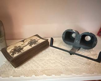 Vintage Stereoscope Viewer with "Raumbild-Verlag" Stereoview Card Collection