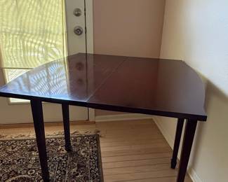 Georgian Mahogany Drop-Leaf Dining Table