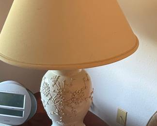 Vintage Chinoiserie Floral Relief Table Lamp