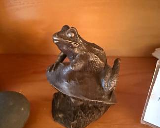 Heredities Bronze-Finished Frog Figurine