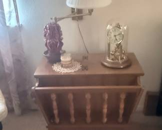Ethan Allen Baumritter Colonial Style Dough Box Magazine Rack End Table