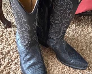 Ladies Lizard boots size 8