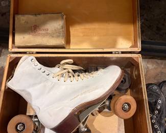 Vintage Ladies Roller Skates in Carry Case