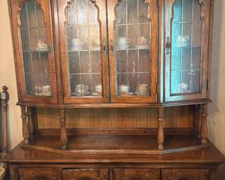 Quality Gorgeous Curio Cabinet with Lights