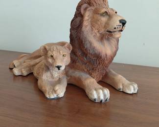 Ceramic lion and cub figurine