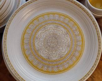 Dinner plate with gold medallion pattern