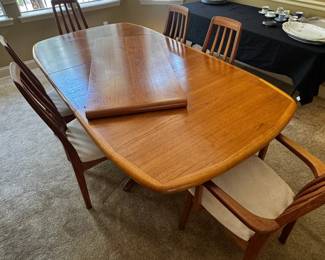 Mid-Century Dining Table - Benny Linden Design