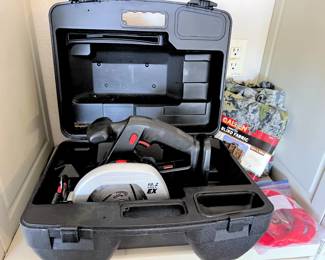 Craftsman 19.2V 5.5 cordless circular trim saw with case