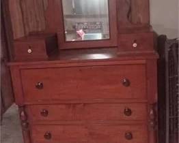 Chest of Drawers with mirror