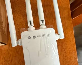 AC Dual Band WiFi Range Extender with External Antennas