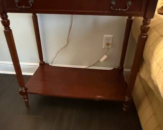 Bombay Company Mahogany Finish Accent Table