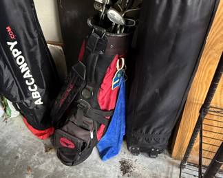 TaylorMade Golf Bag and Club Set
