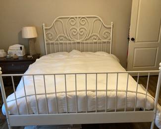 White iron queen headboard & footboard