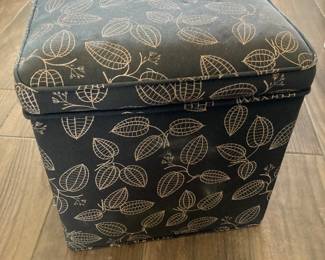 Lift top upholstered ottoman