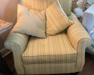 Easy chair w/decorator pillows
