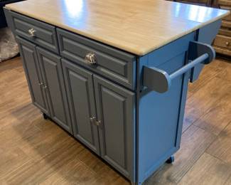 Portable cottage style kitchen cart/island on casters 