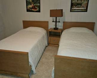 Twin bedroom set