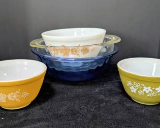 Vintage Pyrex Bowls