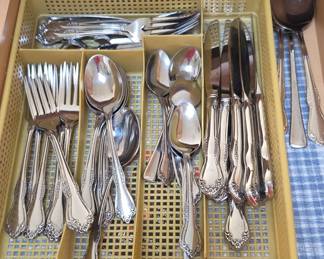 Oneida Mansfield Stainless Flatware Set
