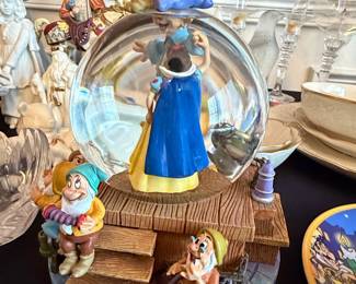 Disney Snow White and the Seven Dwarfs "I Whistle a Happy Tune" Musical Snow Globe