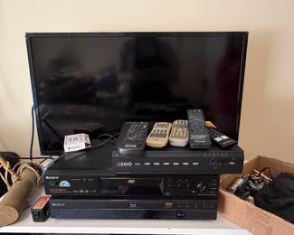 Sony DVP-NS400D DVD/CD Player and Sony Blu-ray Disc Player Bundle