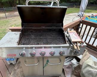 Nexgrill Evolution Infrared Plus 5-Burner Gas Grill