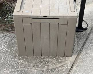 Suncast 30 Gallon Outdoor Resin Deck Box