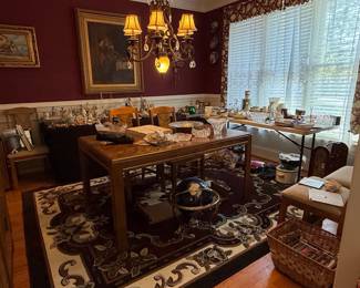 Mid-Century Modern Style Dining Table