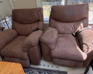 Pair of La-Z-Boy Power Reclining Armchairs