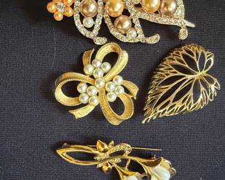 Collection of Four Vintage Costume Jewelry Brooches