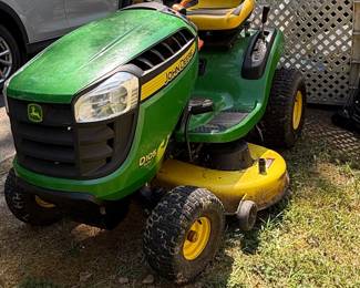 John Deere D105 Automatic Lawn Tractor