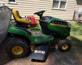 John Deere D105 Riding Lawn Mower