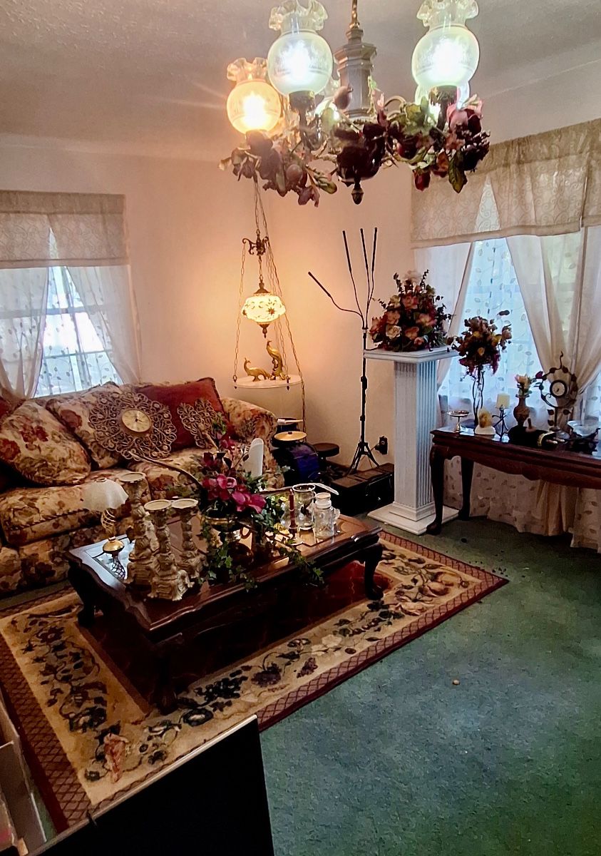 Livingroom furniture and decor
