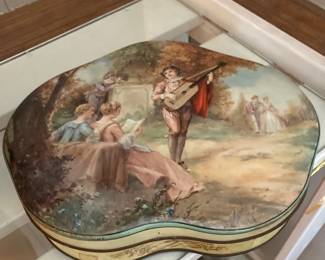 Huntley & Palmer biscuit tin