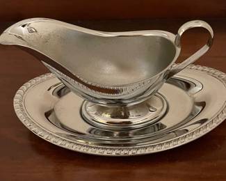 Silver plated gravy bowl w/tray