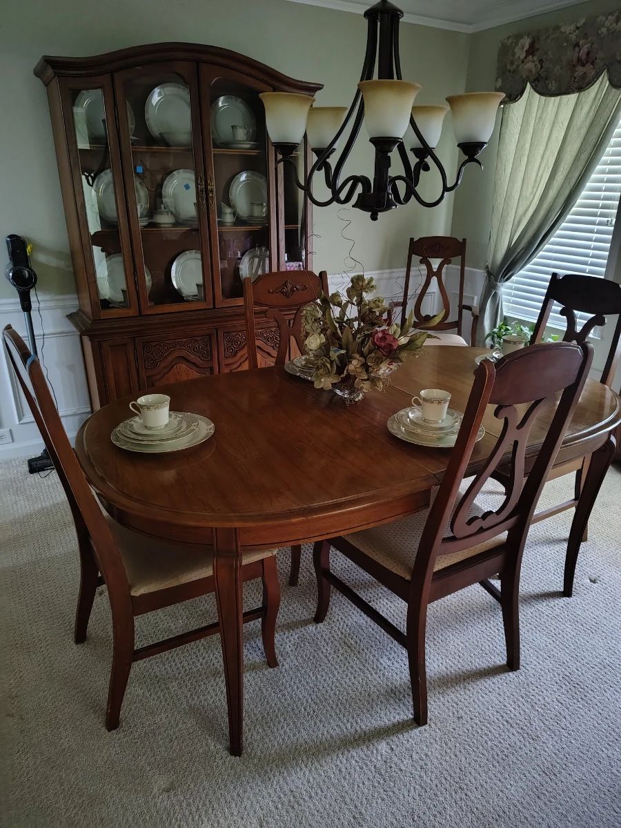 1970,s dining room suite 3 leaves, china cabinet 6 chairs like new condition