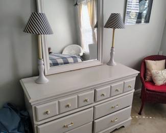 Dresser white with mirror