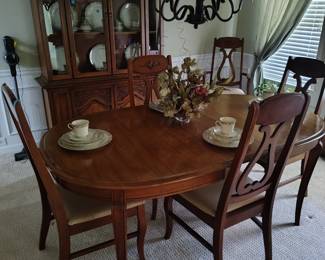 1970,s dining room suite 3 leaves, china cabinet 6 chairs like new condition 