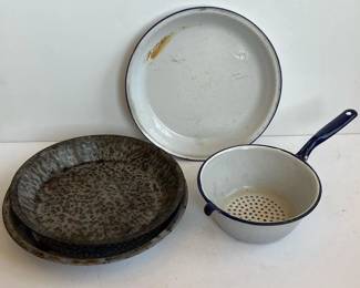 172 vintagekitchencolanderandpieplates