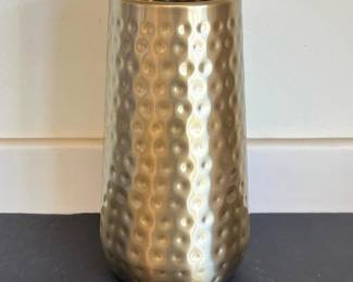 147 hammeredgoldtonemetalvase