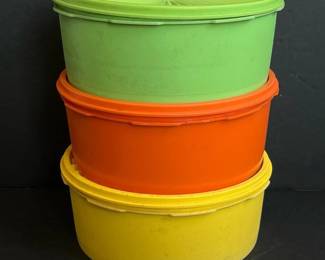 009 vintageprimarycolortupperware