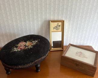 393 vintagedecorlotwithneedlepointfoots