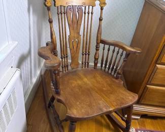 265 woodenrockingchairinthevictorianst