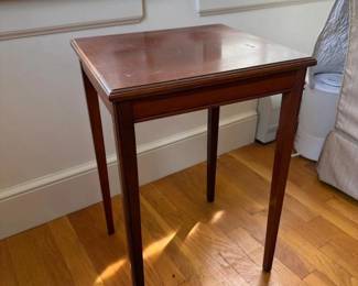 439 smallwoodsidetableinthefederalsty