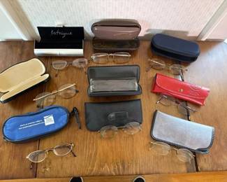 254 assortedeyeglasseswithcases