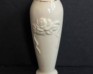166 lenoxporcelainvasewithembossedflora