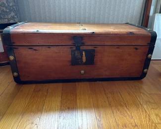 400 vintagewoodentraveltrunkwithmetala