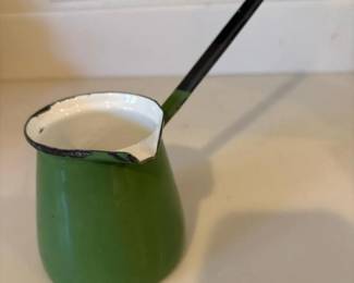 103 vintagegreenenamelwaresaucepot